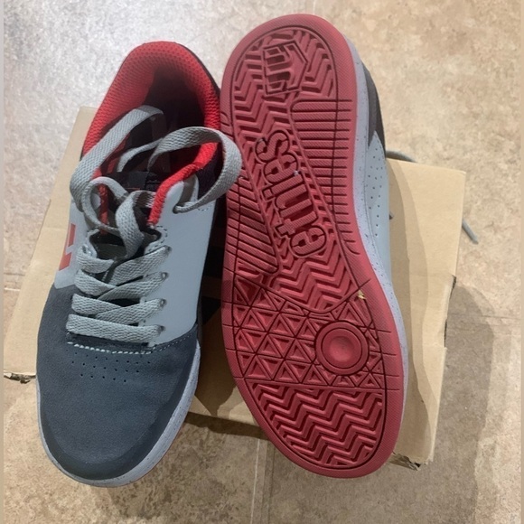 ETNIES - running shoes boy - size 2 sneakers - back to school - Picture 4 of 6